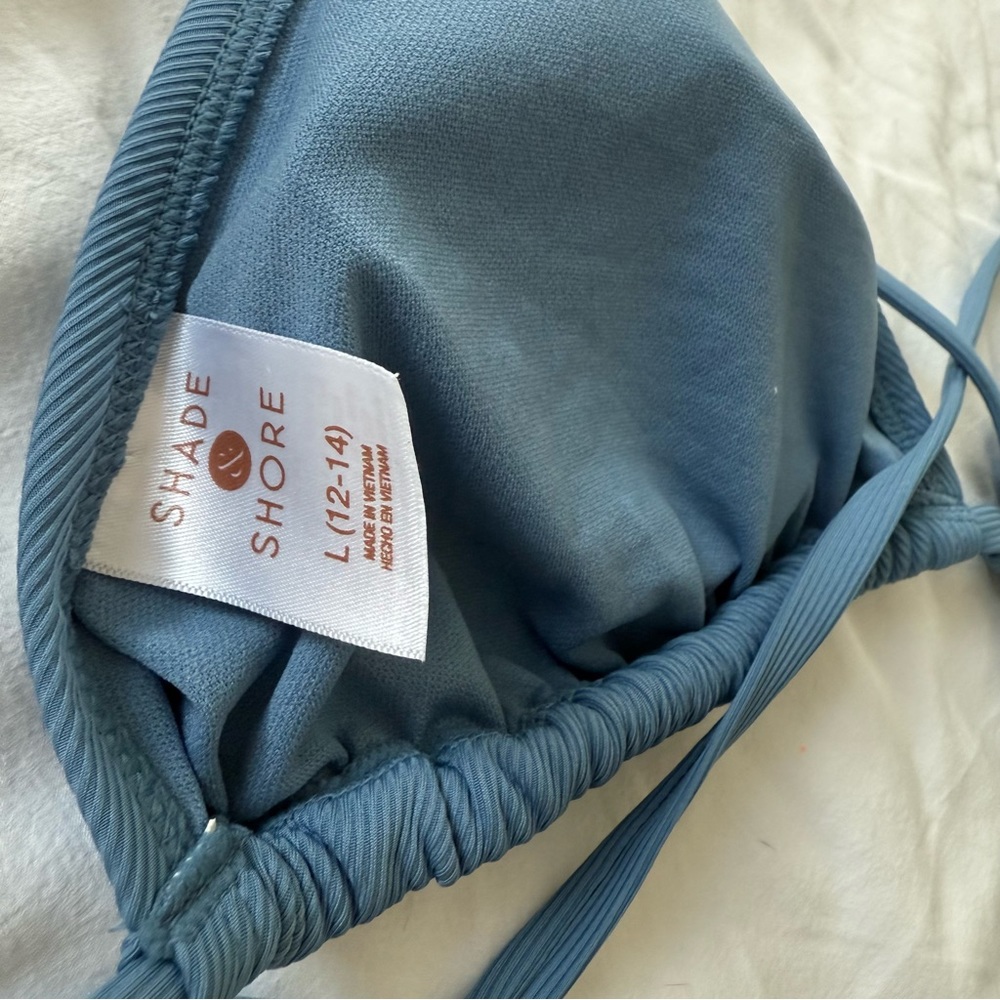 Blue bikini - Picture 3 of 4